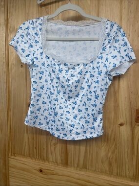 Women’s White Scoop Neck Floral Print Top with Lace Trim